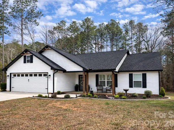 2015 Country Club Dr, Lancaster, SC 29720