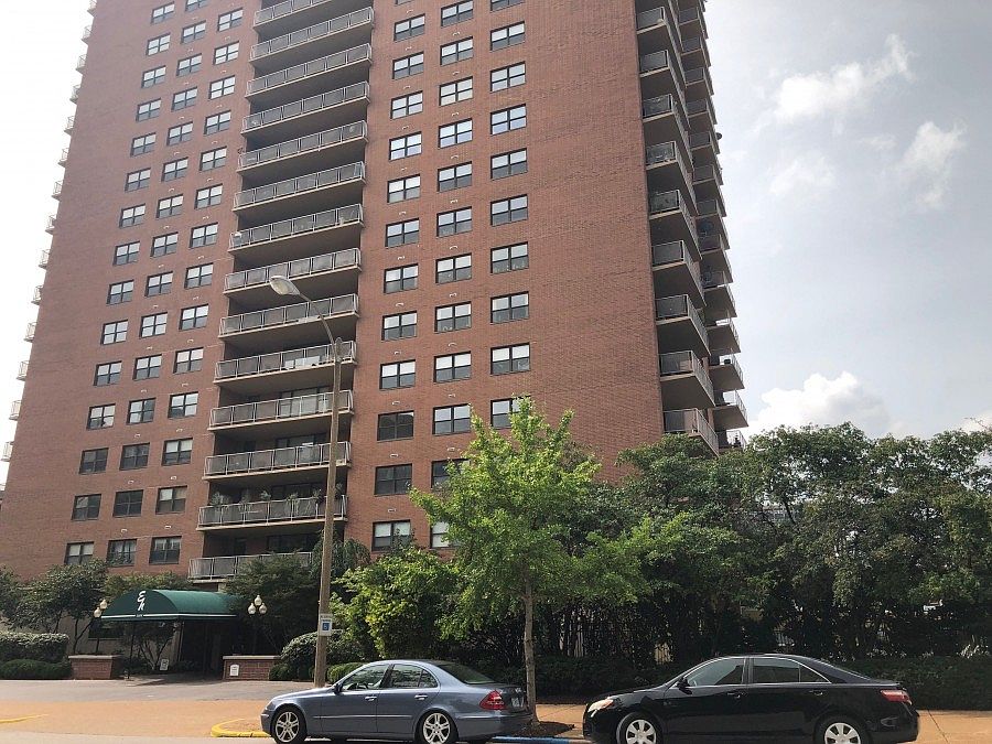2nd image of 4466 W Pine Blvd APT 2D