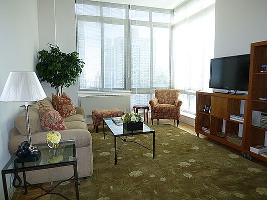 3rd image of 1500 Lexington Ave APT 19A