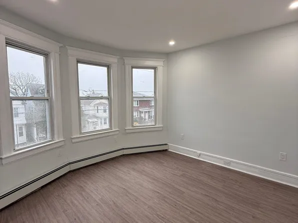 407 Elm Street image 11 of 20