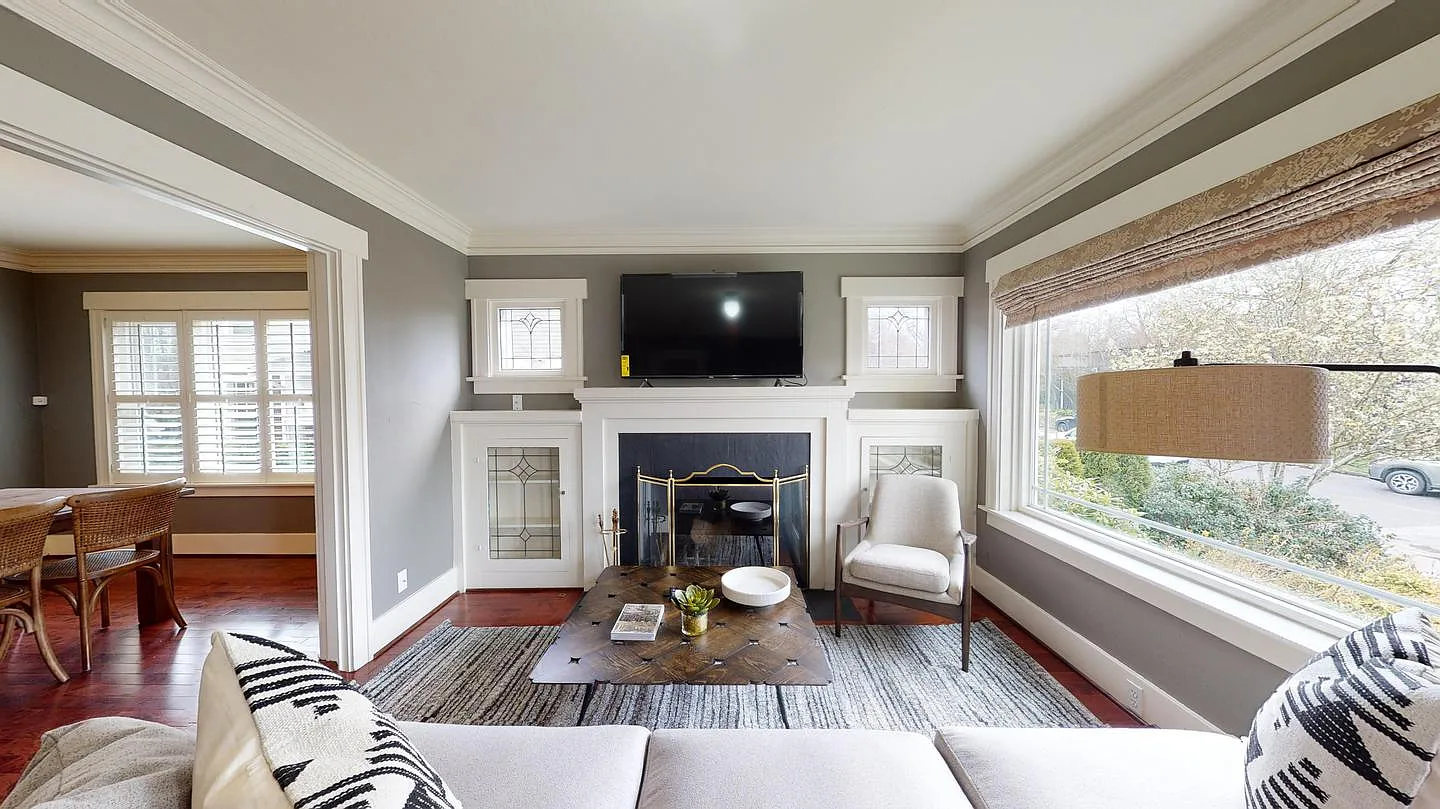 Private Bedroom in Spacious North Queen Anne Home with Fenced Backyard — Photo 1