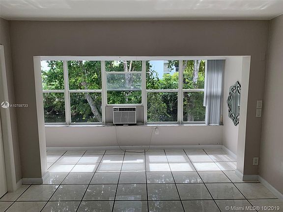 5th image of 100 NW 204th St APT 21