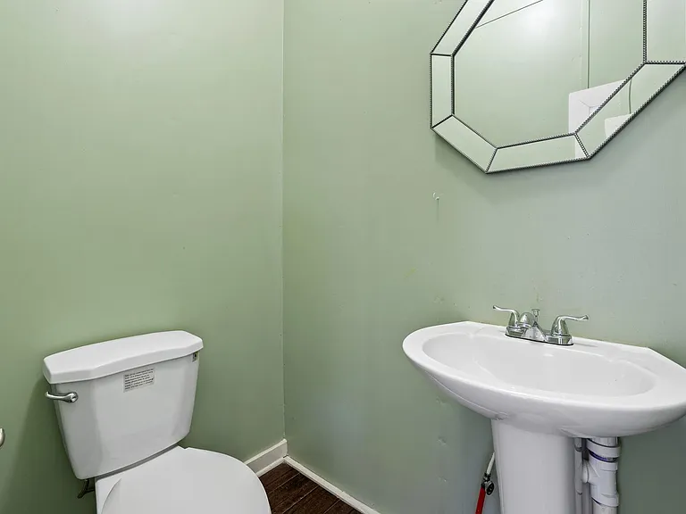 706 N White St — Photo 16