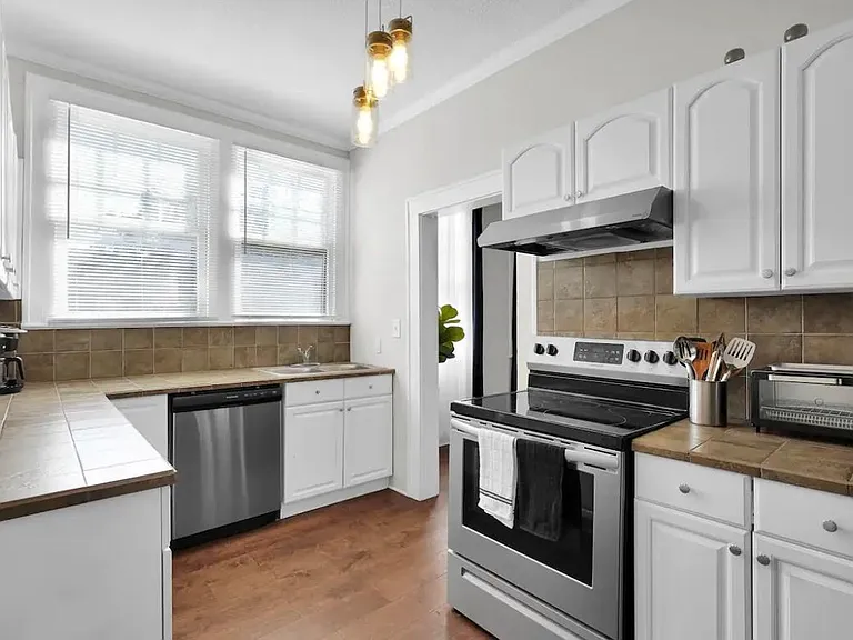 2205 Ernest St — Photo 9