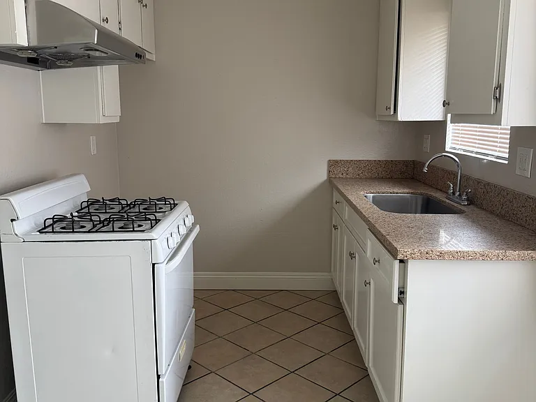 831 S Greenwood Ave #16 — Photo 18