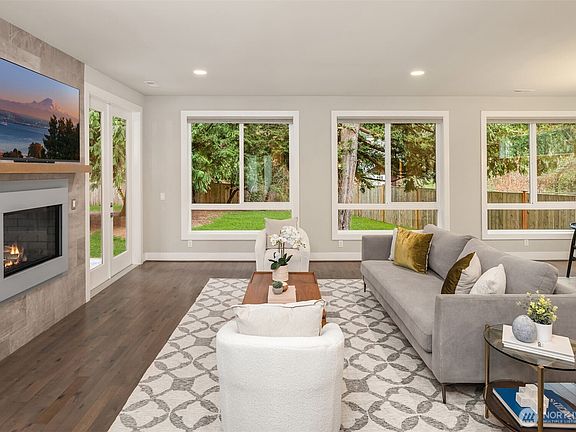 4th image of 9726 Slater Avenue NE