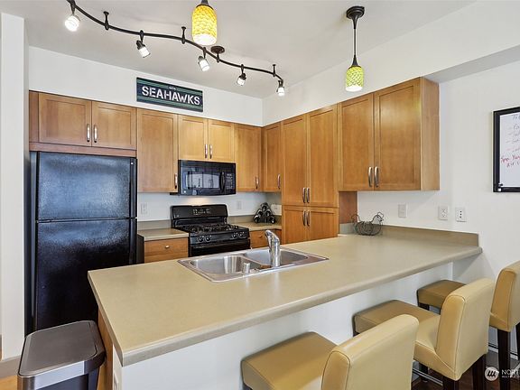 4th image of 1880 25th Avenue NE #213