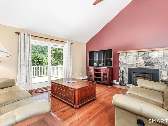 4th image of 12 Mountain View Avenue