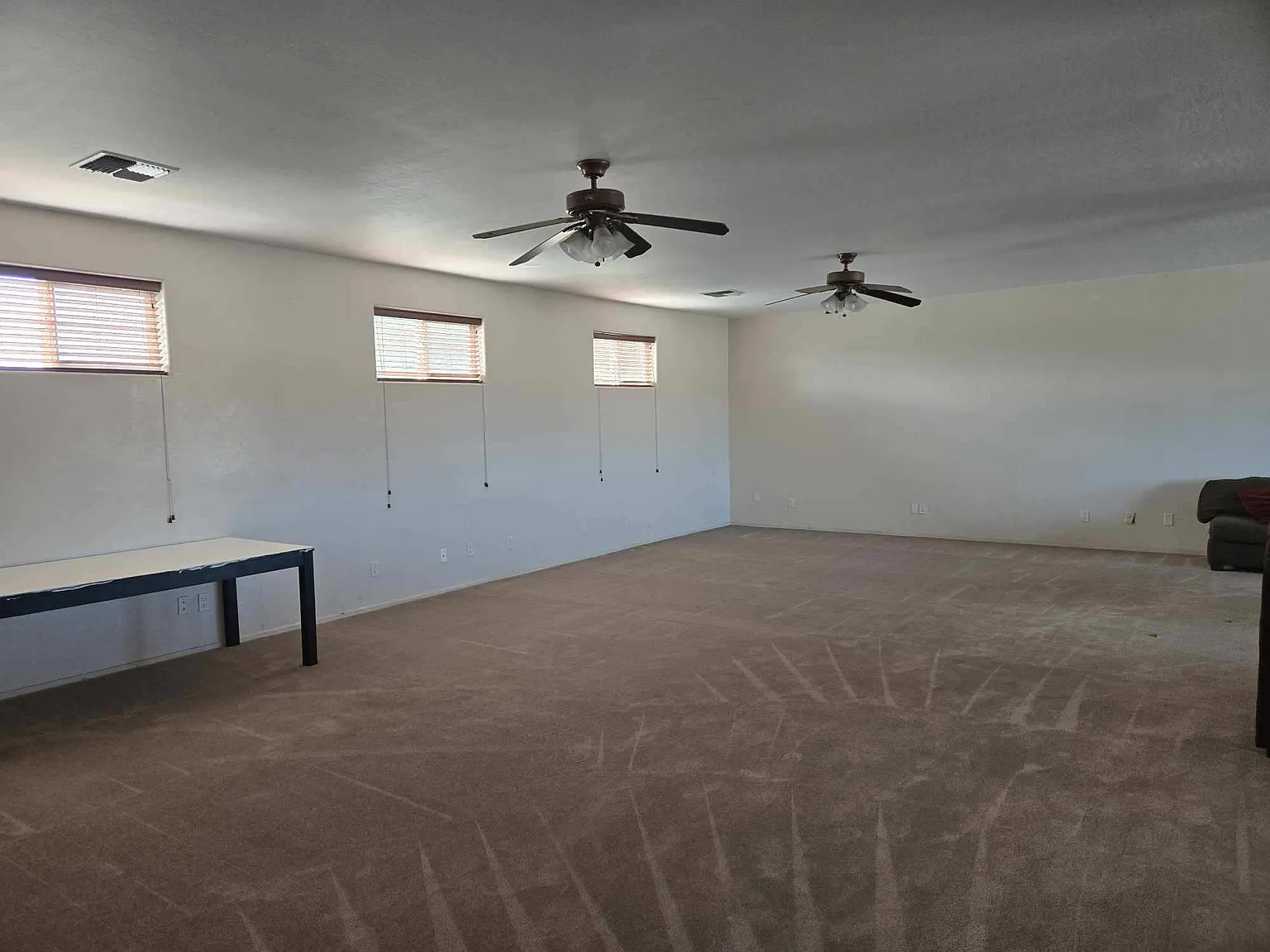 7 bed, 4029 sqft, $595 — Photo 4