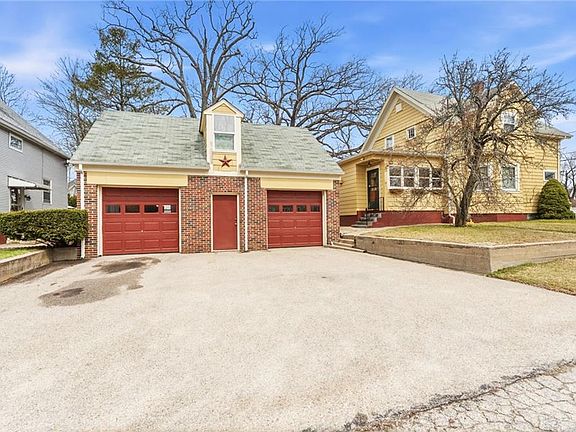 3rd image of 211 Woodbine St