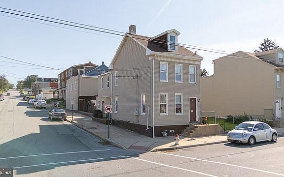 2nd image of 353 N 2nd St