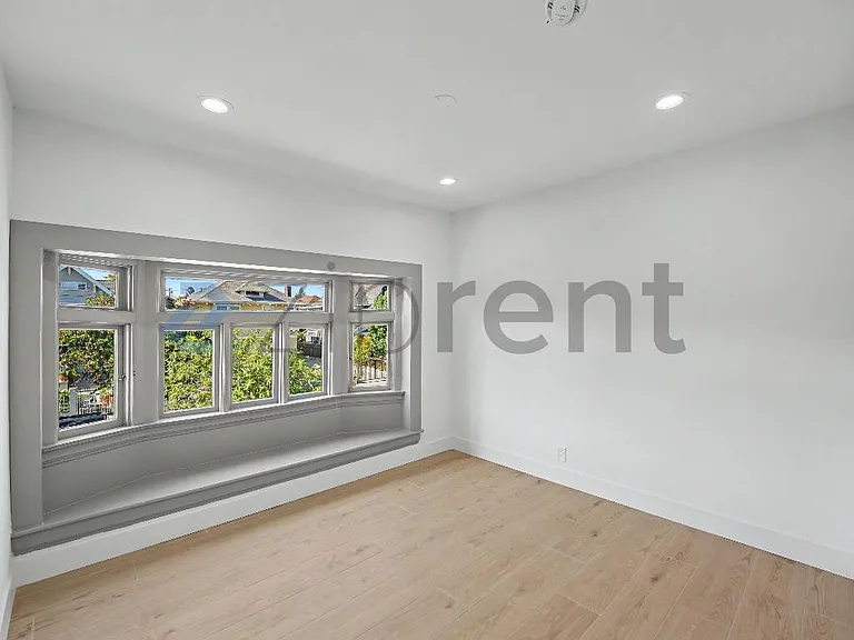 1676 W 24th St — Photo 25