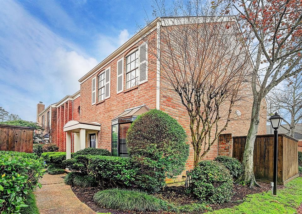 1st image of 1028 Augusta Dr #122