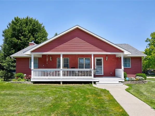 405 NW 4th St, Earlham, IA 50072