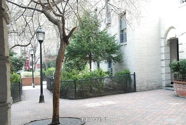 Rented by Town Residential | media 9