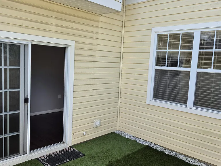 1325 Emsworth Dr — Photo 30