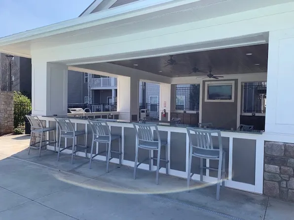 Larkspur Pointe Apartments