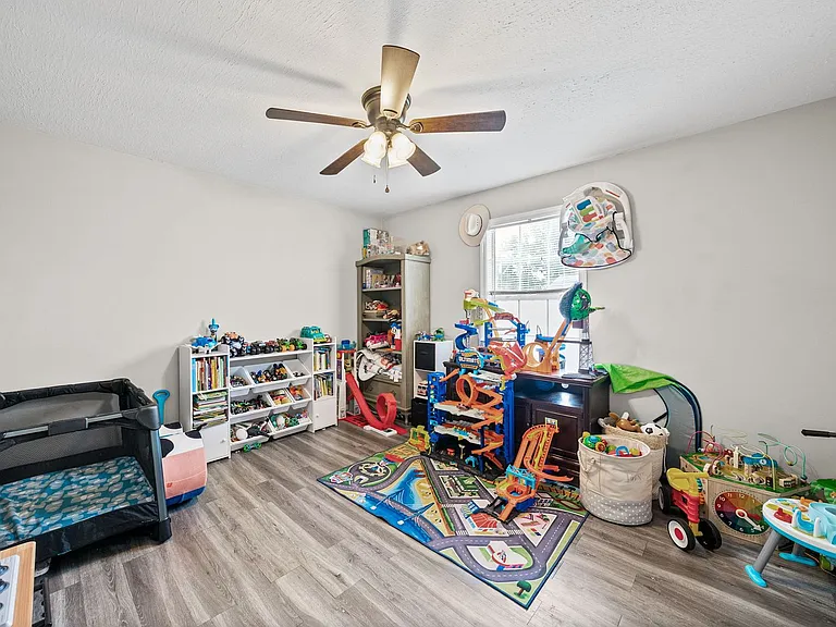 919 Van Buren Ave — Photo 17