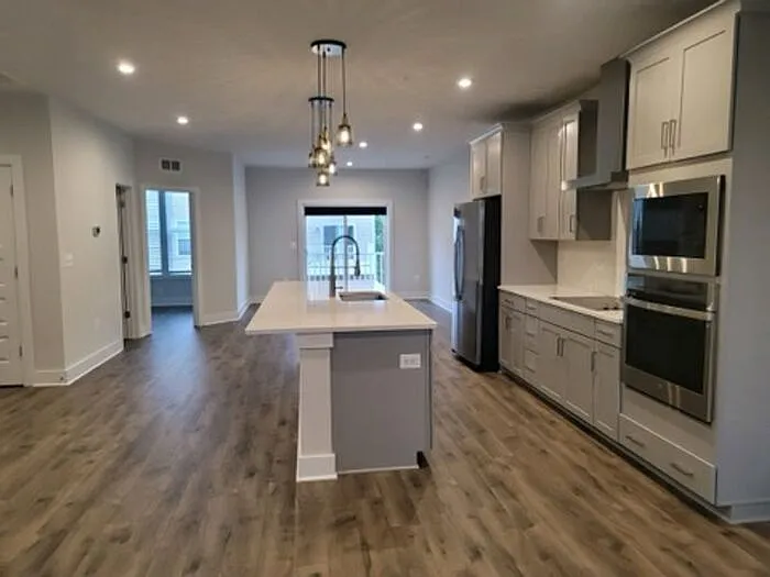 3 bed, 2.5 bath, 2452 sqft, $2,495 — Photo 3