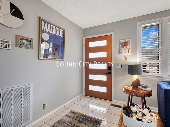 4th image of 3221 Cloverwood Dr