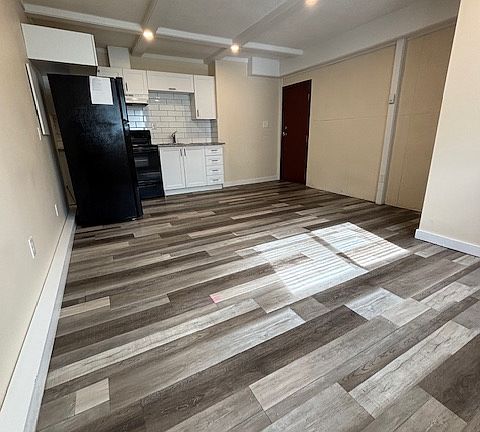 5th image of 4821 52nd St #18