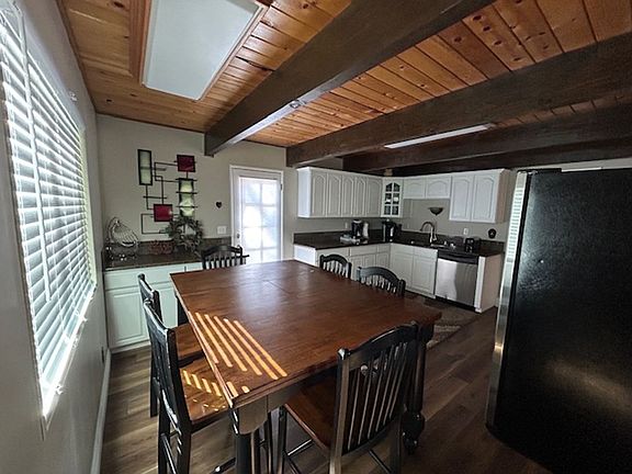 4th image of 612 Booth Way
