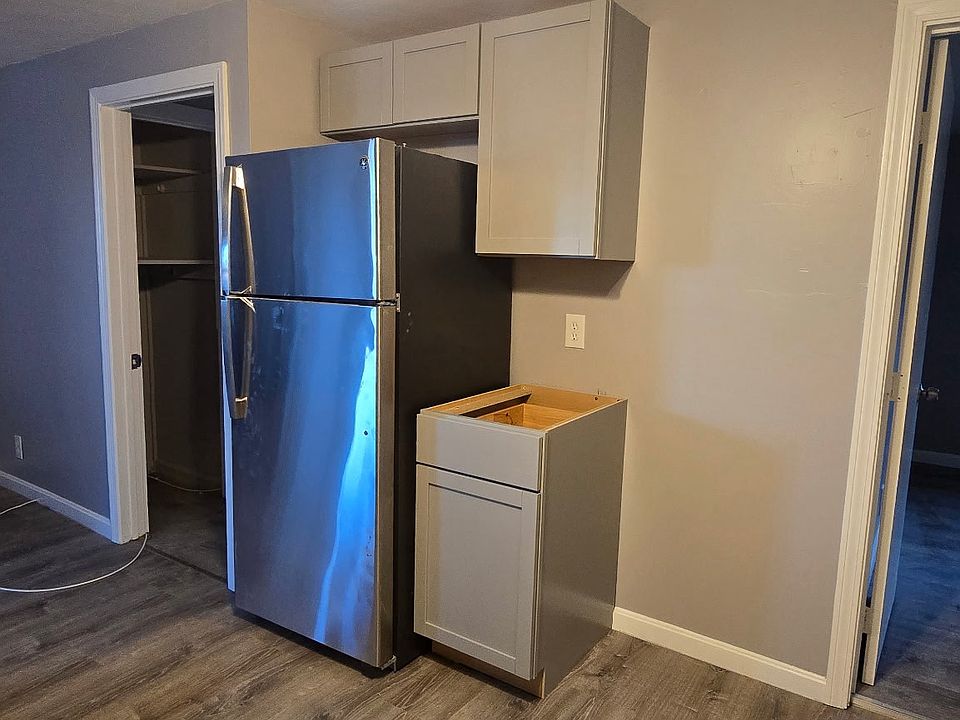 2nd image of 703-705 Rodman St #1M