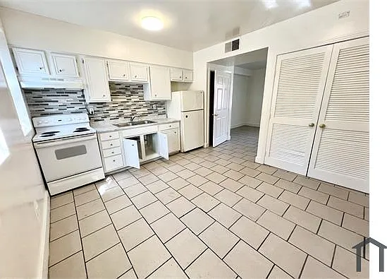 21 College Ct — Photo 8