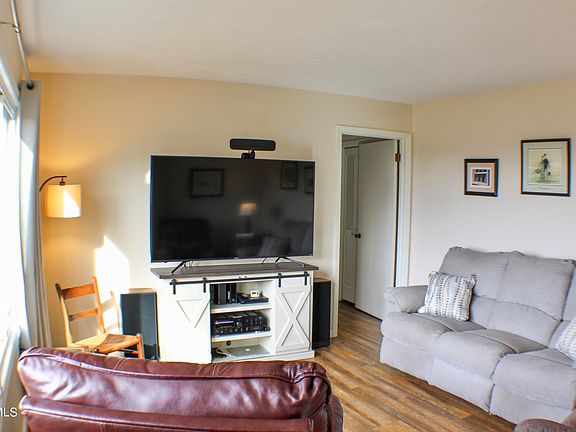 3rd image of 5501 Kiowa St