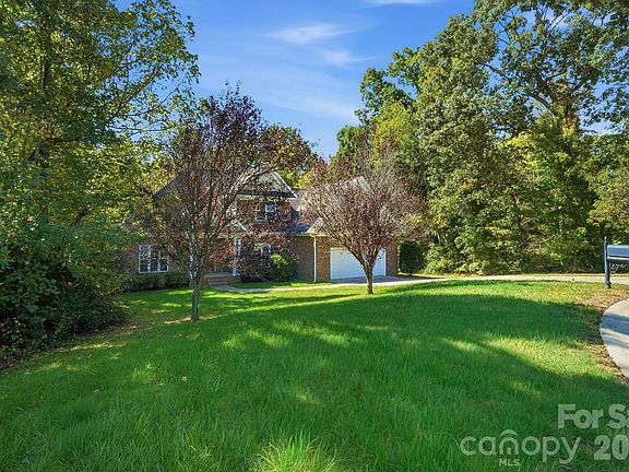 4th image of 3907 Longpond Ln