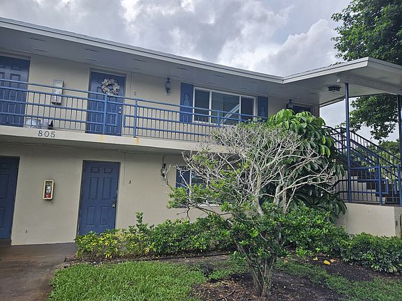 2nd image of 805 Lighthouse Dr APT A