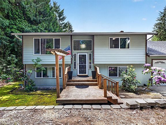 3rd image of 4216 W Tapps Drive E