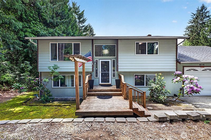 3rd image of 4216 W Tapps Drive E