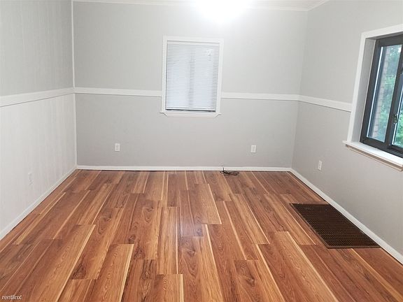 1400 Wolfe FL 2 Living room