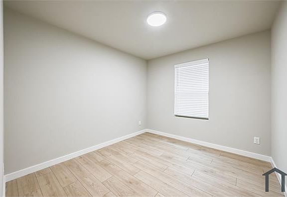 5th image of 946 Olive Dr