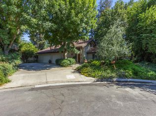 2656 W Robinwood Ln, Fresno, CA