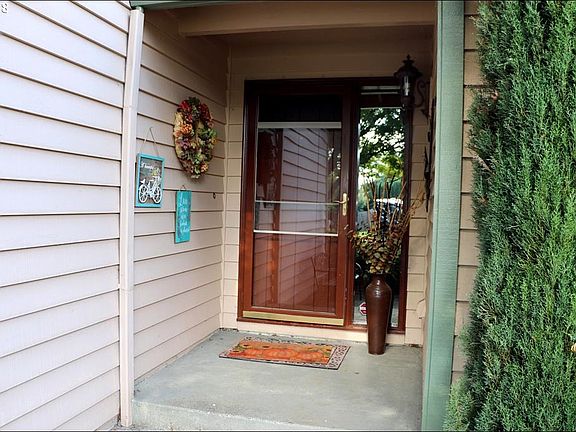 4th image of 2400 SE Park Crest Ave