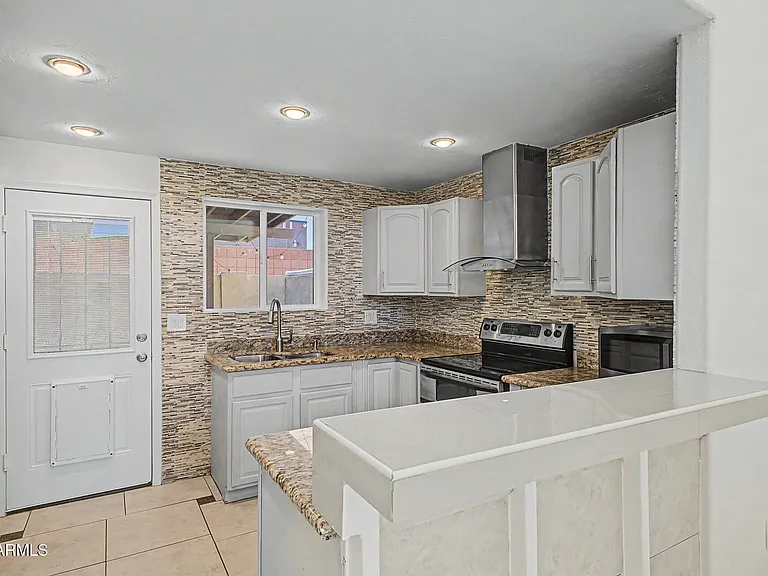 2225 E Catalina Dr — Photo 7