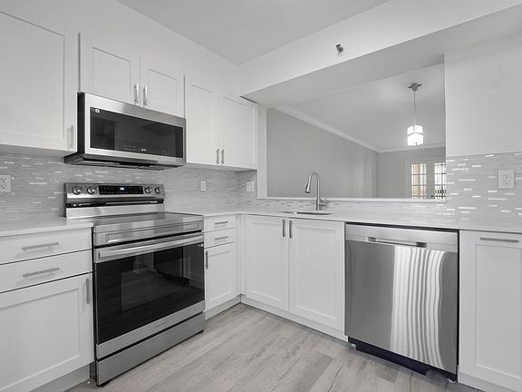 5th image of 2200 S Cypress Bend Drive #402