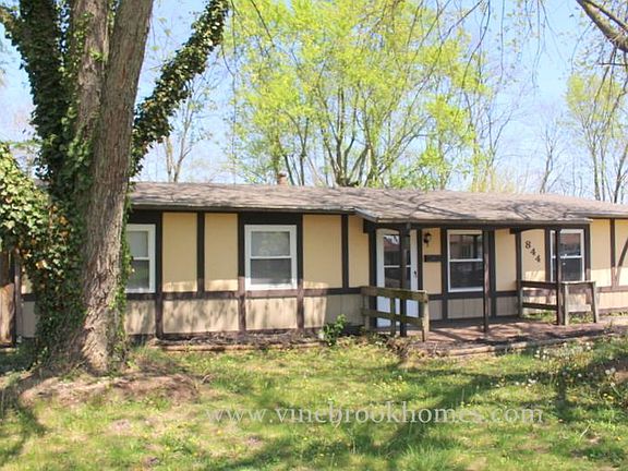 3rd image of 844 Cliffside Dr