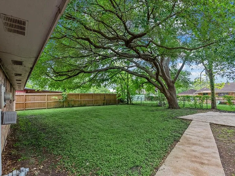 1935 Barnsley Ln — Photo 31