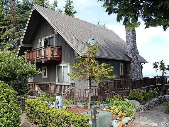 S/E view of residence w park