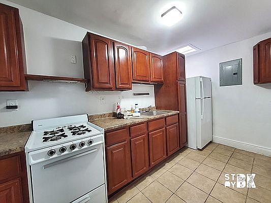 1st image of 45 Jefferson Ave #3