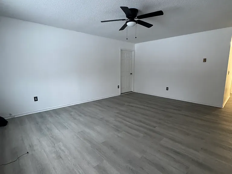 4837 W Bancroft St — Photo 16