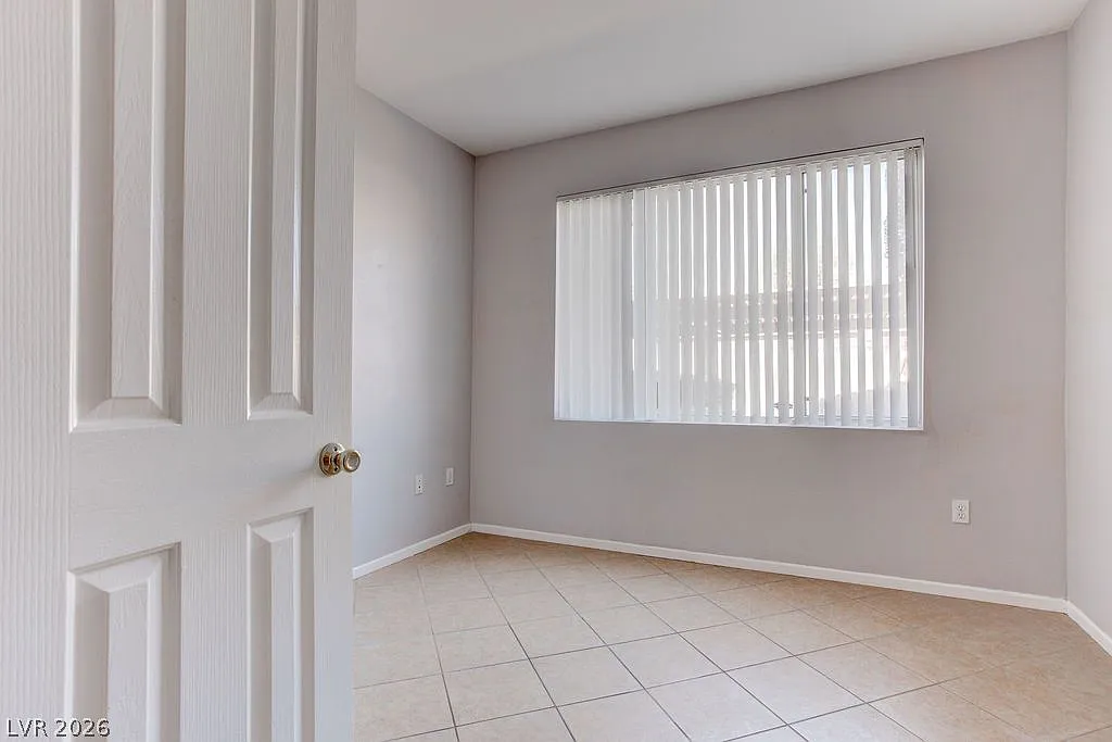 2 bed, 1.0 bath, 926 sqft, $1,495 — Photo 2