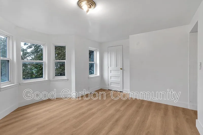 3 bed, 1.0 bath, $1,395 — Photo 1