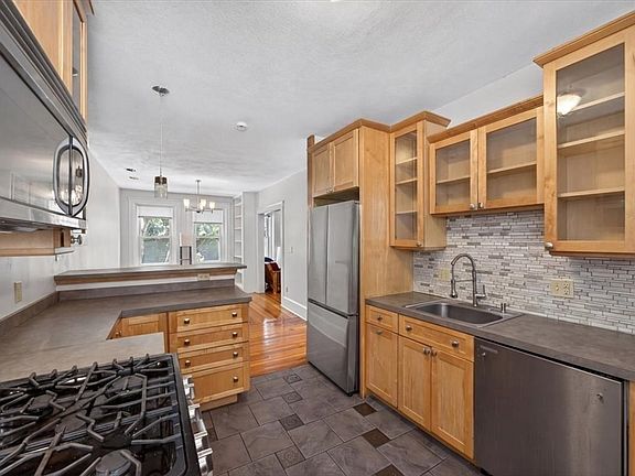 4th image of 23 Netherlands Rd #1