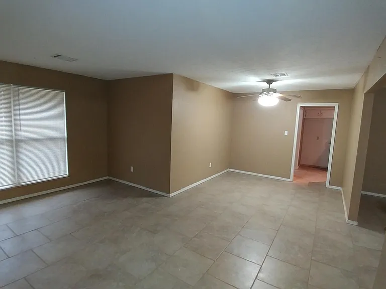 3010 NE Kingsbriar Dr — Photo 5