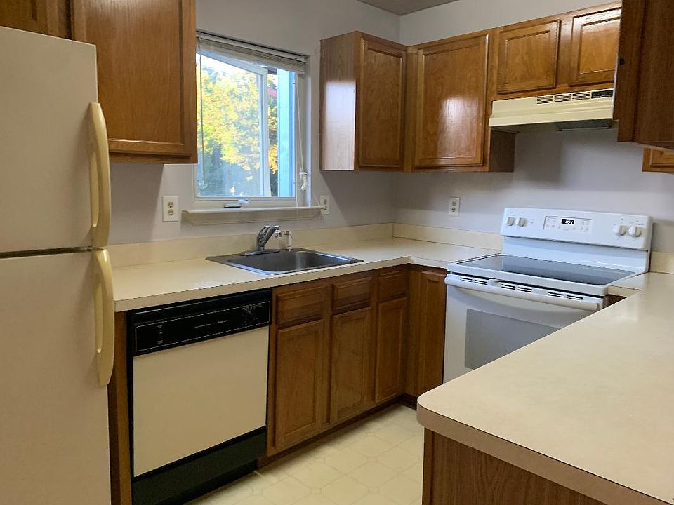 1st image of 22025 Oxford Ct #C3