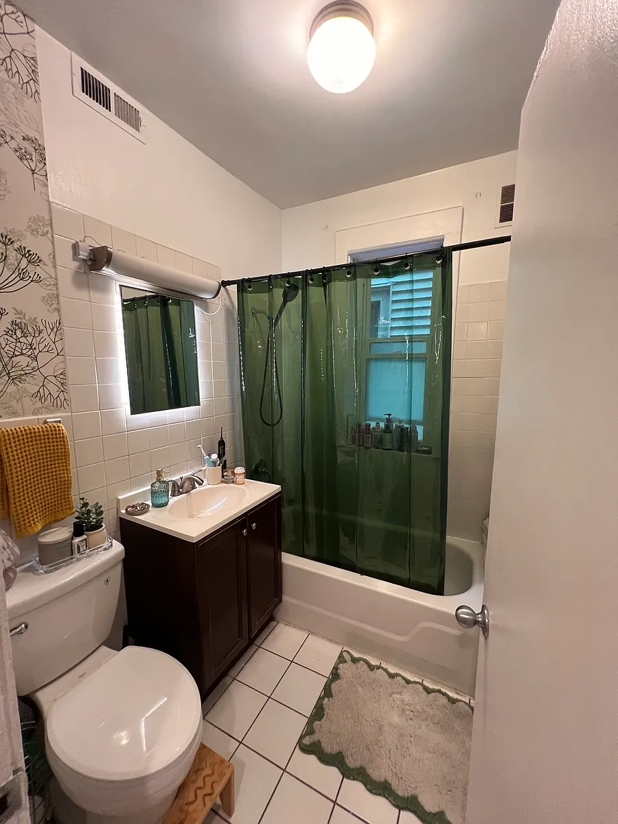 Building Photo - 3646 W Cornelia Ave #1F